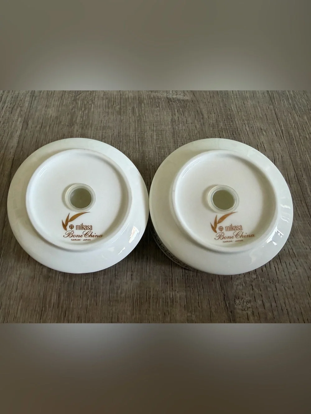 Mikasa Cumberland Bone China MCM Salt & Pepper Shakers with Decorative Band